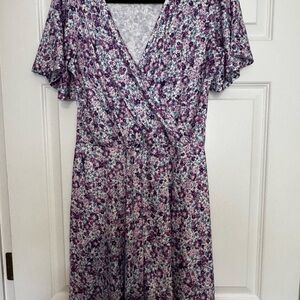 Chic Floral V-Neck Mini Dress